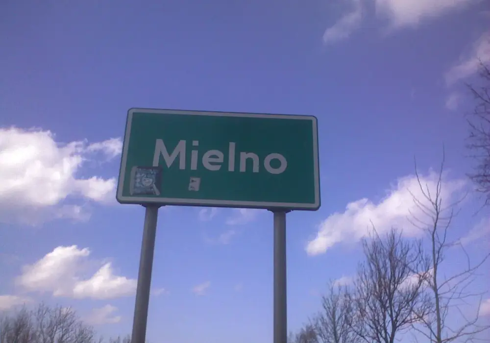 Mielno gdzie leży? Odkryj jego tajemnice i otoczenie nad Bałtykiem