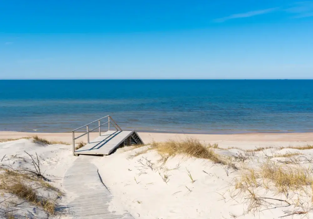 Plaża w Stegnie - jak zaplanować idealny dzień bez tłumu?