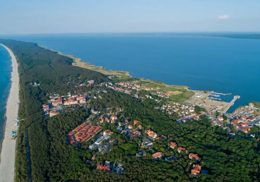 Ile km do Krynicy Morskiej? Poznaj realne odległości i czasy podróży