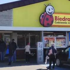 Czy w Jastrzębiej Górze jest Biedronka? Sprawdź lokalizację i godziny otwarcia