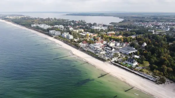 Plaża Mielno - Gdzie znaleźć spokój? Porady i najlepsze zejścia
