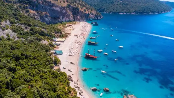 Albania nad jakim morzem? Odkryj piękno Adriatyku i Jońskiego