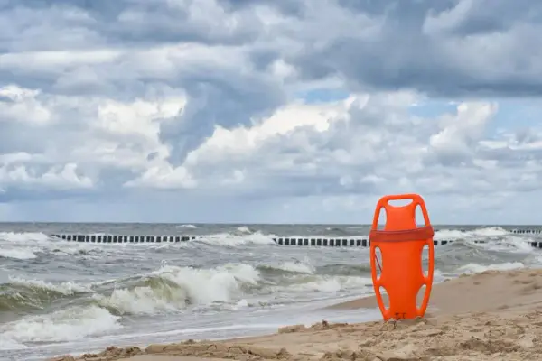 Flagi na plaży - Zrozum kolory, uniknij błędów!